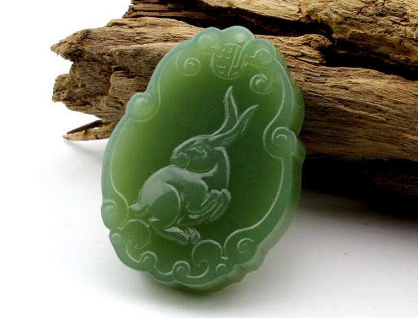 【生肖吉祥物】玉上面雕刻兔子的寓意是什么