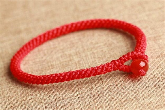 【民俗】带红绳可以赶走霉运吗 为什么戴红绳运气更不好